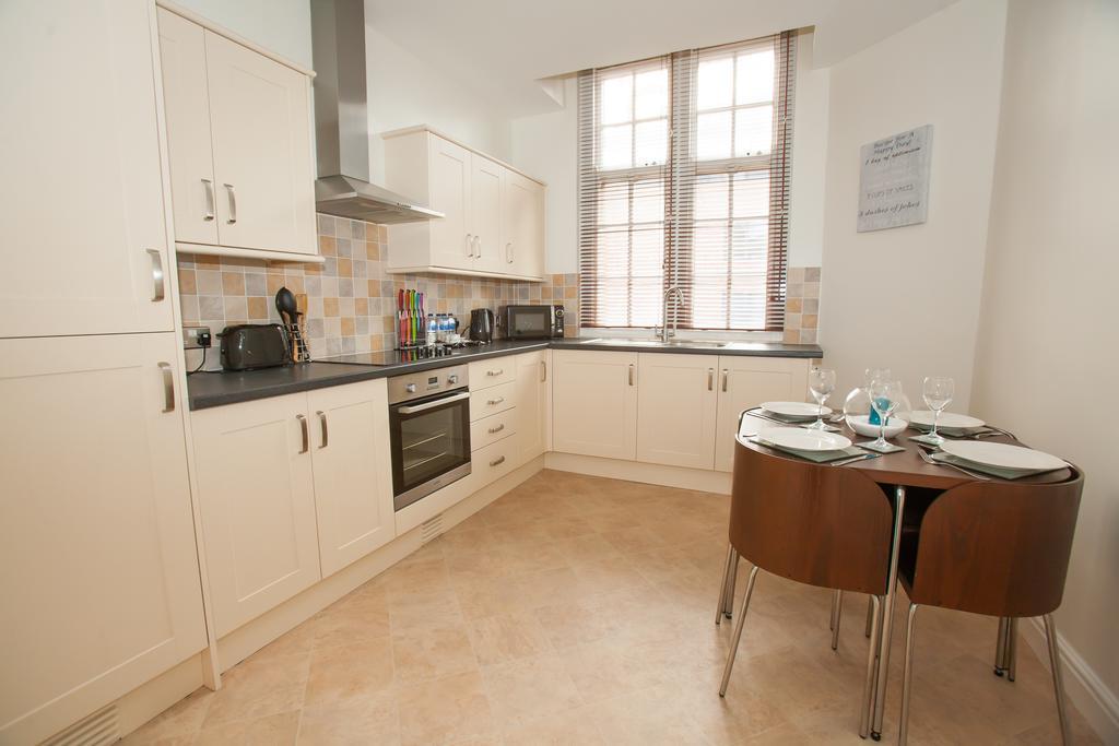 Comfortable Swindon Town Centre Apartments, Free Parking, Sleeps Up To 8 Exteriér fotografie