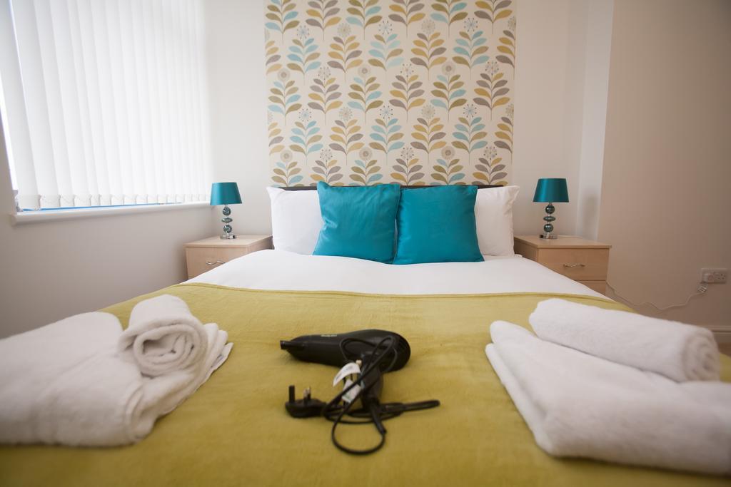 Comfortable Swindon Town Centre Apartments, Free Parking, Sleeps Up To 8 Exteriér fotografie