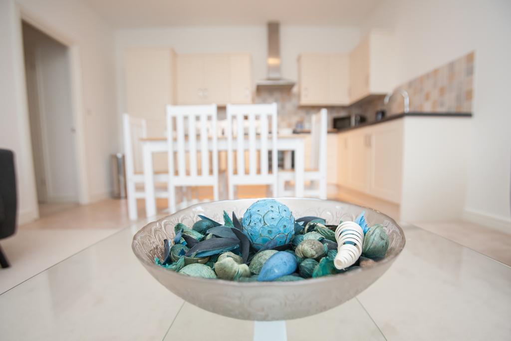 Comfortable Swindon Town Centre Apartments, Free Parking, Sleeps Up To 8 Exteriér fotografie