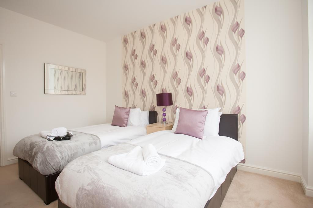 Comfortable Swindon Town Centre Apartments, Free Parking, Sleeps Up To 8 Exteriér fotografie