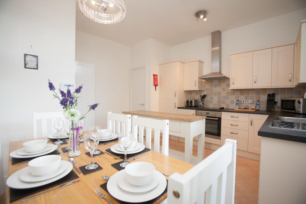 Comfortable Swindon Town Centre Apartments, Free Parking, Sleeps Up To 8 Exteriér fotografie