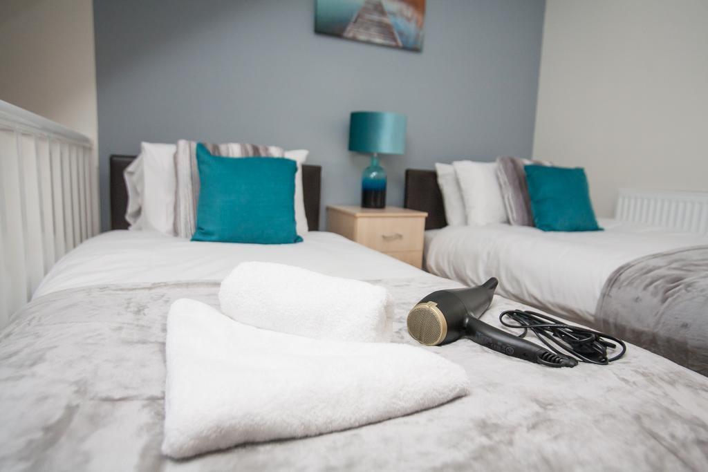 Comfortable Swindon Town Centre Apartments, Free Parking, Sleeps Up To 8 Exteriér fotografie
