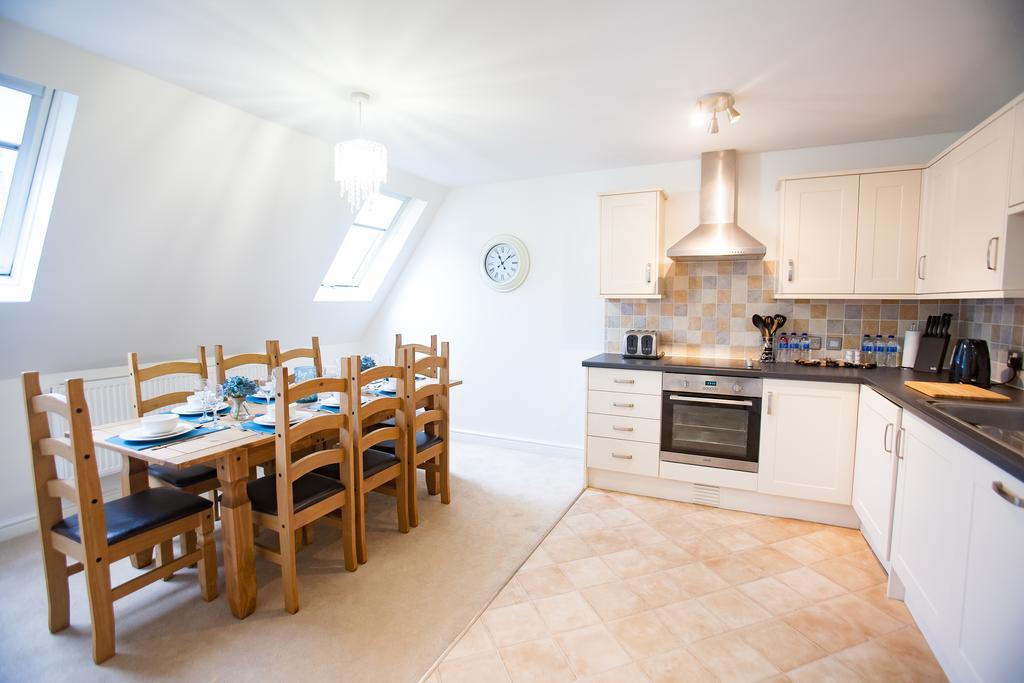 Comfortable Swindon Town Centre Apartments, Free Parking, Sleeps Up To 8 Exteriér fotografie