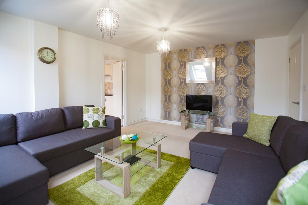 Comfortable Swindon Town Centre Apartments, Free Parking, Sleeps Up To 8 Exteriér fotografie