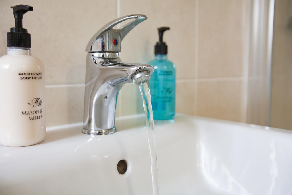 Comfortable Swindon Town Centre Apartments, Free Parking, Sleeps Up To 8 Exteriér fotografie