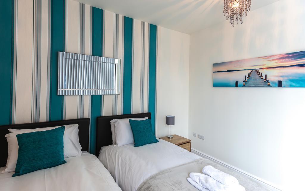 Comfortable Swindon Town Centre Apartments, Free Parking, Sleeps Up To 8 Exteriér fotografie