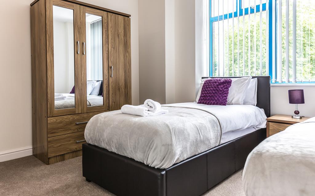 Comfortable Swindon Town Centre Apartments, Free Parking, Sleeps Up To 8 Exteriér fotografie