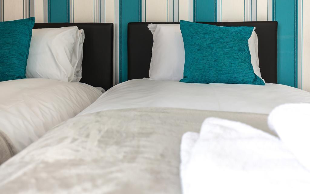 Comfortable Swindon Town Centre Apartments, Free Parking, Sleeps Up To 8 Exteriér fotografie