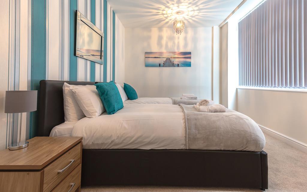 Comfortable Swindon Town Centre Apartments, Free Parking, Sleeps Up To 8 Exteriér fotografie