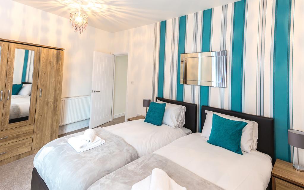 Comfortable Swindon Town Centre Apartments, Free Parking, Sleeps Up To 8 Exteriér fotografie