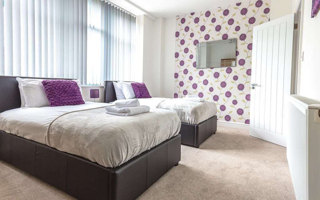 Comfortable Swindon Town Centre Apartments, Free Parking, Sleeps Up To 8 Exteriér fotografie