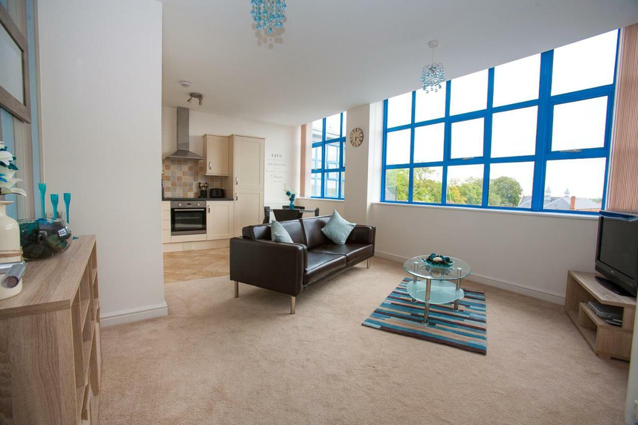 Comfortable Swindon Town Centre Apartments, Free Parking, Sleeps Up To 8 Exteriér fotografie